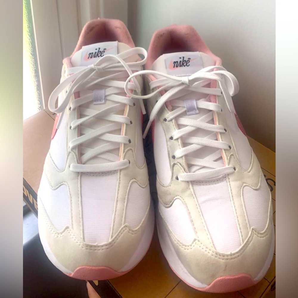 Air Max Dawn (GS) White/Pink Glaze- Summit White, Youth 6.5 —> Women’s 8.5
